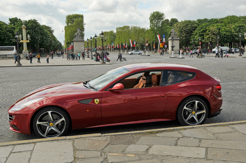 Ferrari Champs Elysee