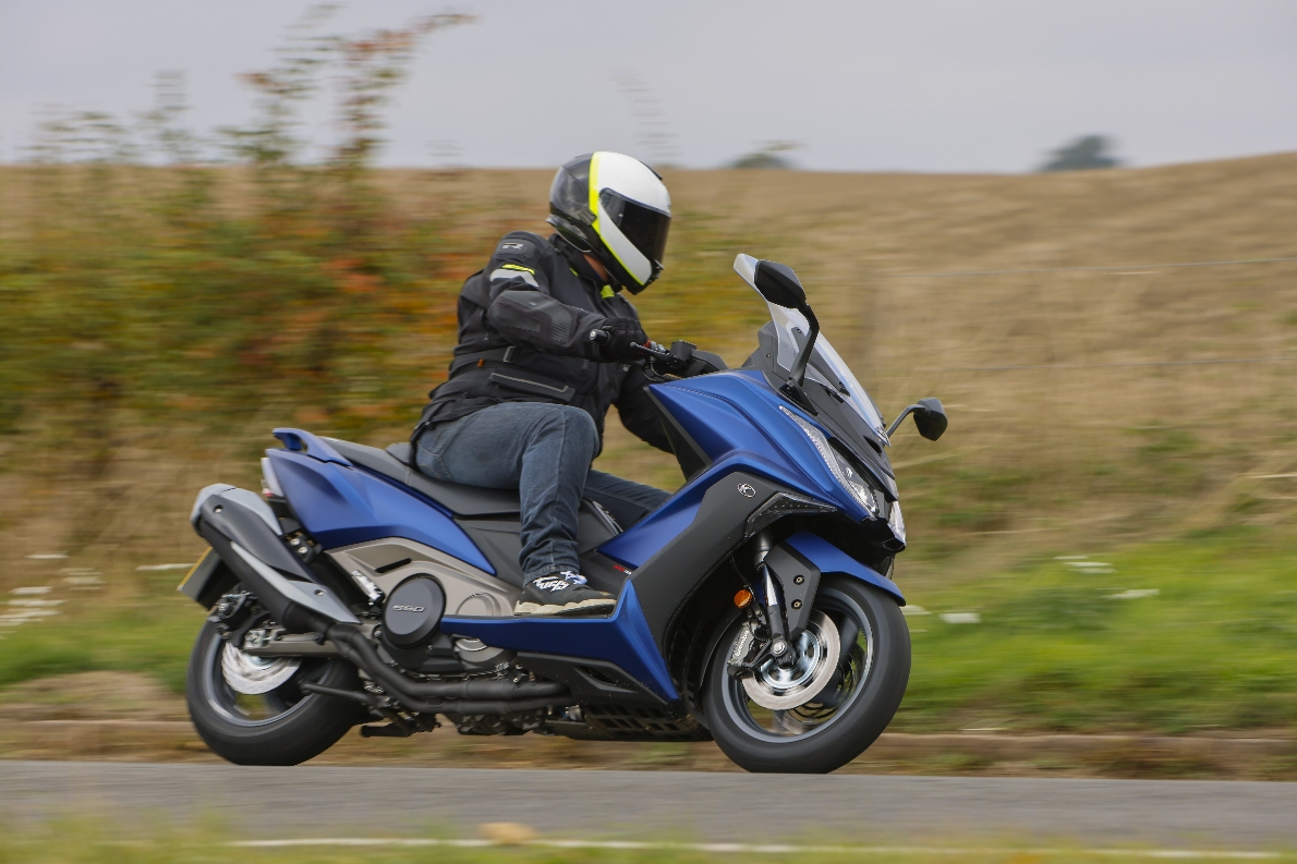 Kymco AK550