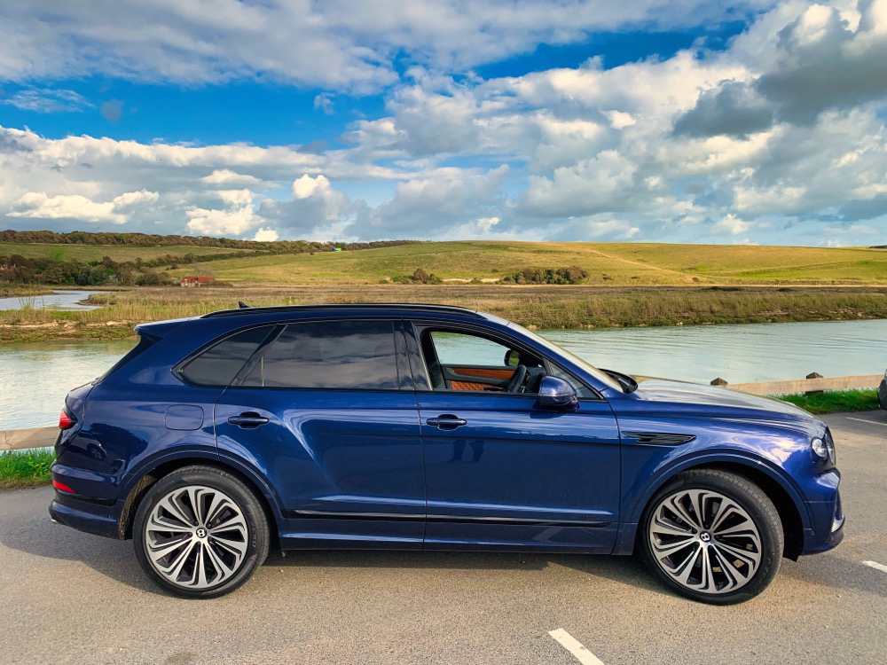 Bentley Bentayga Hybrid V6 2023 Review