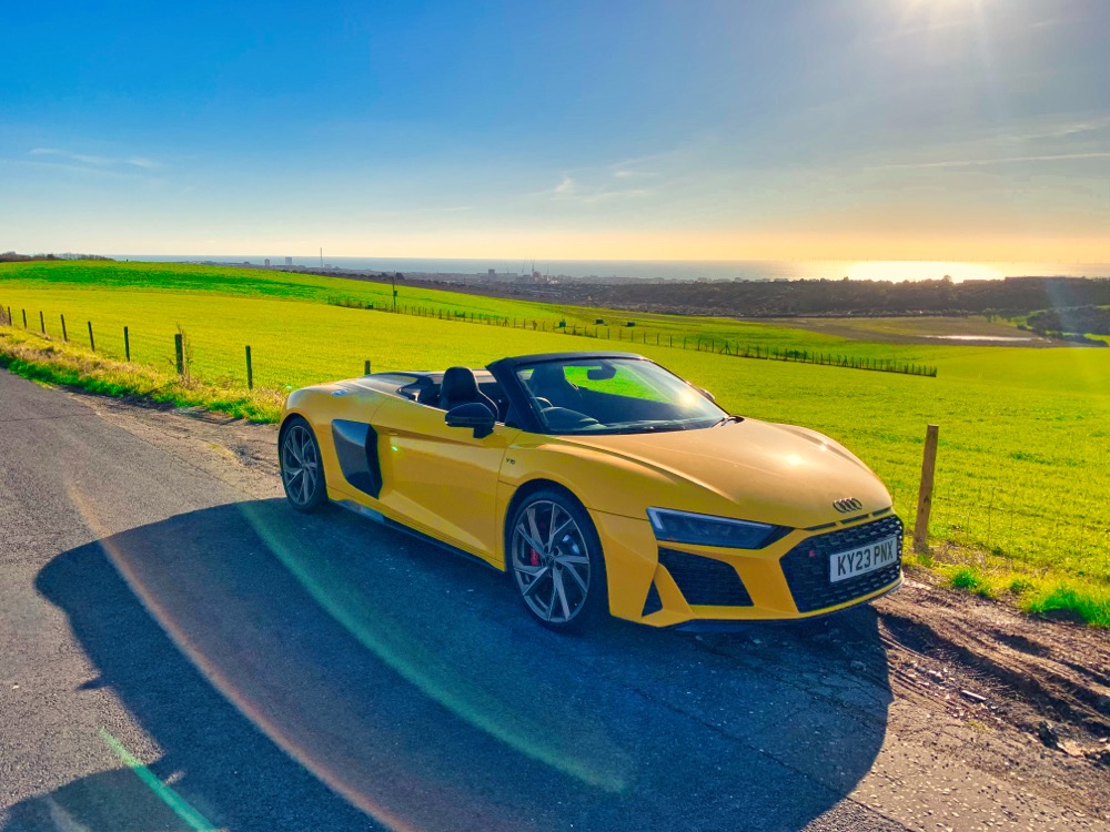 Audi R8 Spyder V10 Performance RWD Edition S Tronic Review-paragliding tour