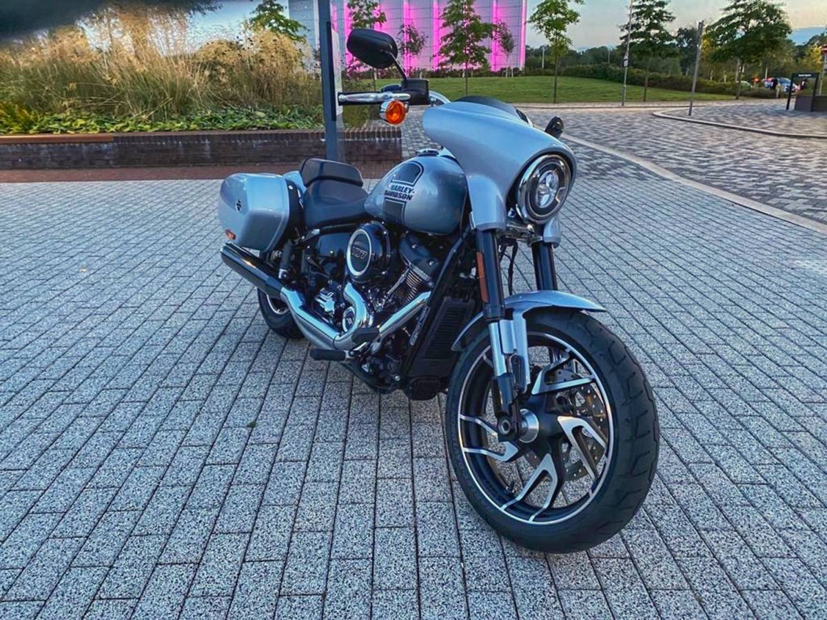 Harley Davidson Sportglide - The Best Of Both Worlds
