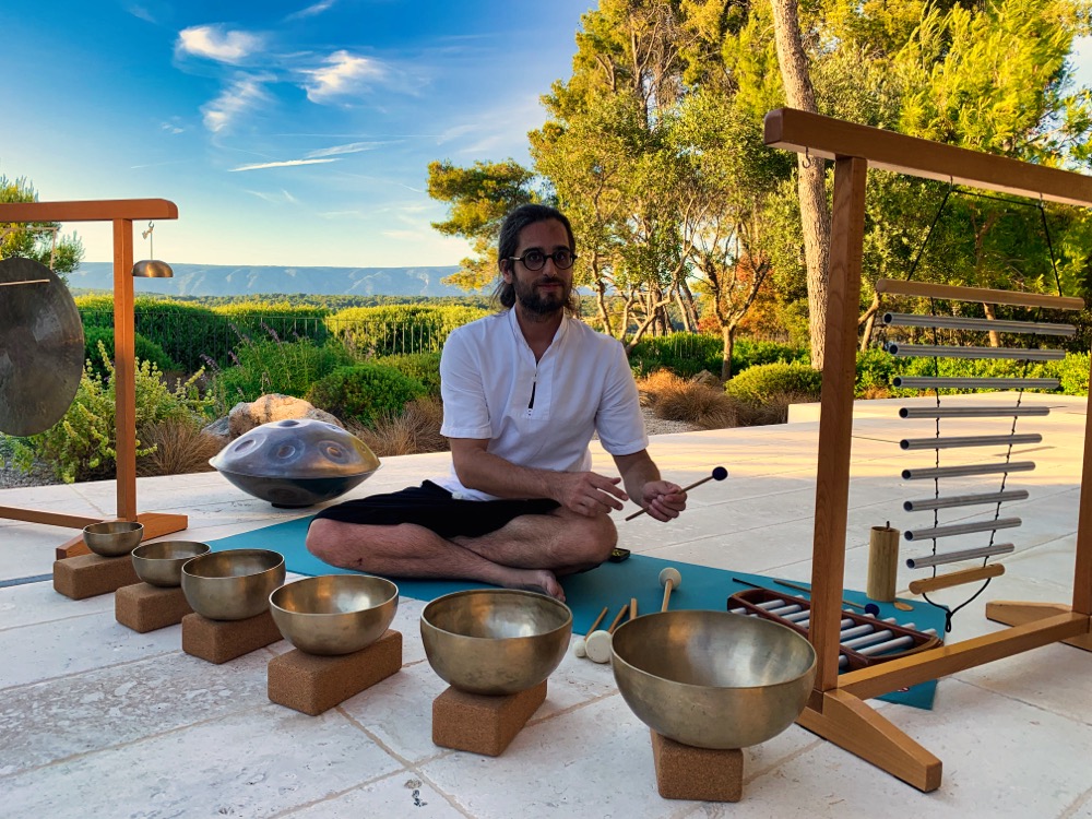 Sound healing with Damien at Villa Litica
