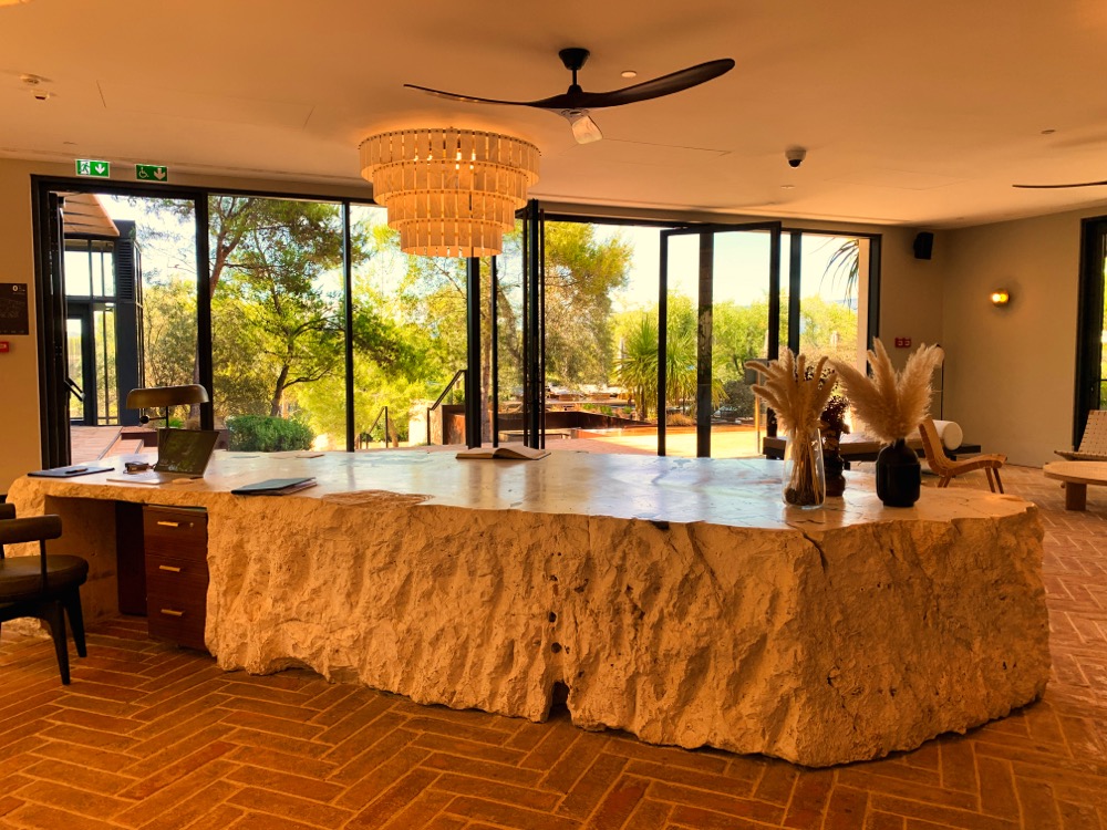 Maslina Resort Desk