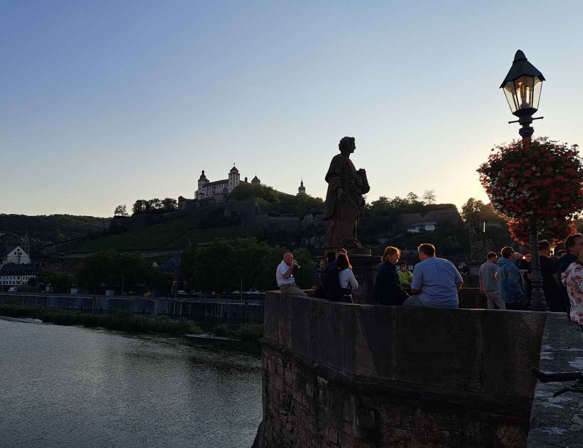 Wine on Alte Mainbrücke