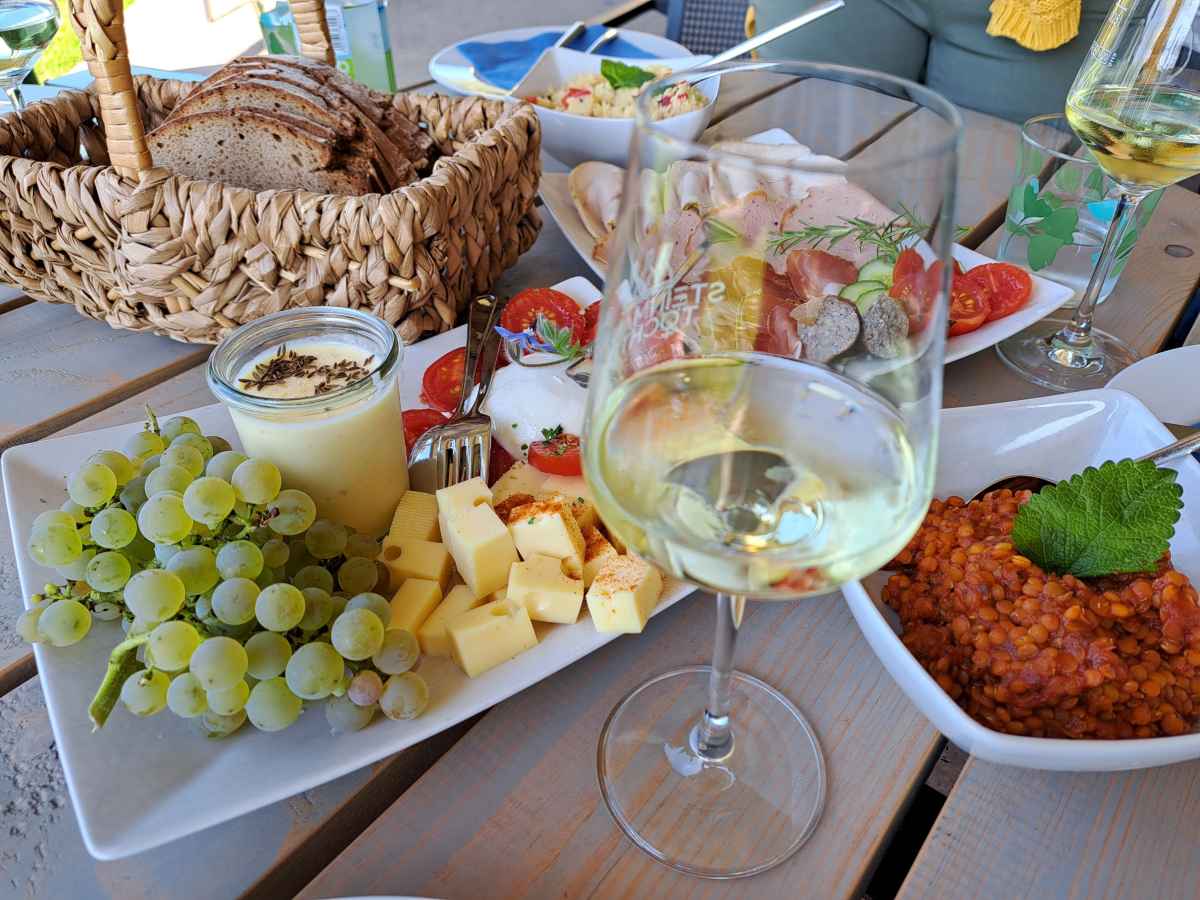 Steinmann's daughters picnic