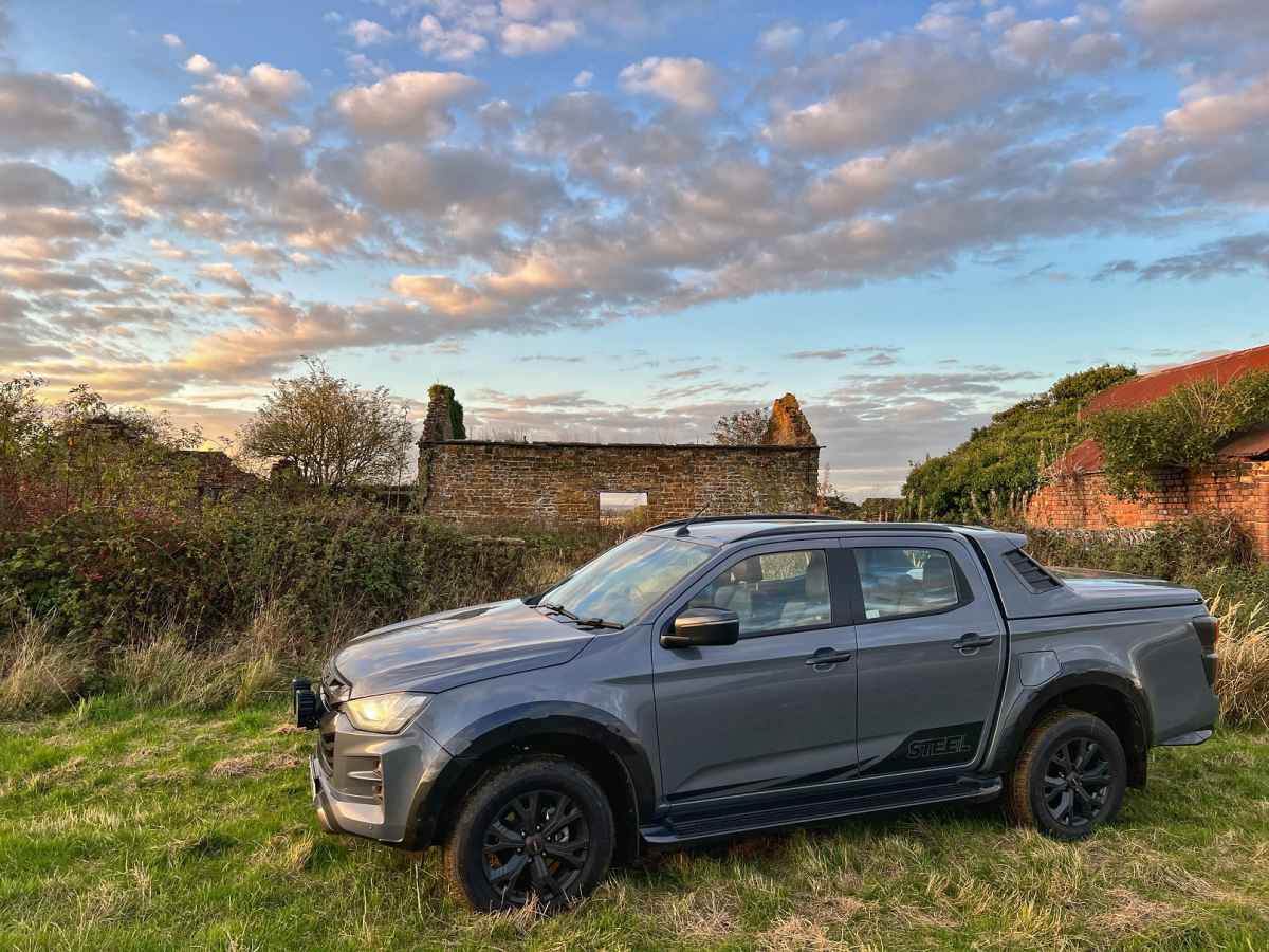 Isuzu D-Max V-Cross Steel Edition