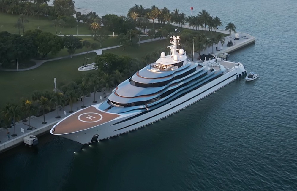 KAOS Superyacht