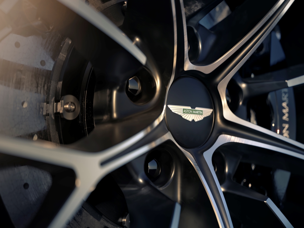 NEW ASTON MARTIN VANTAGE ROADSTER