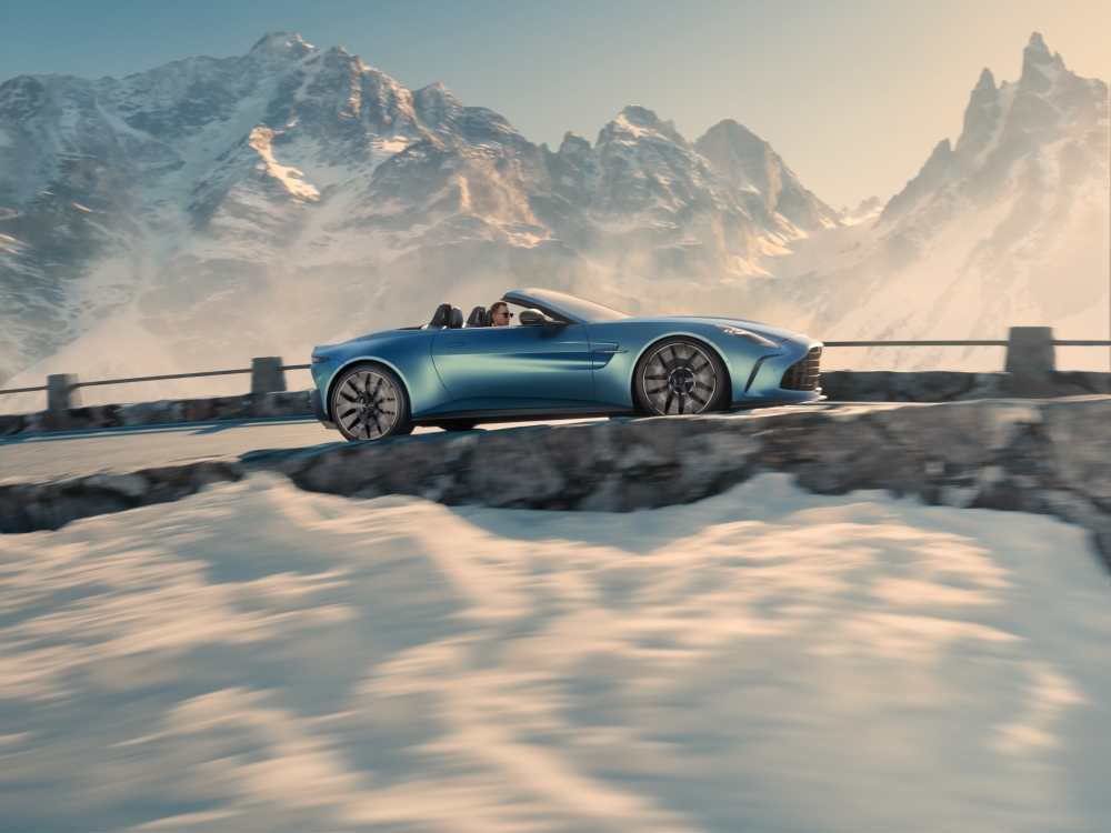 NEW ASTON MARTIN VANTAGE ROADSTER