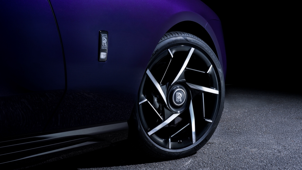 BLACK BADGE SPECTRE