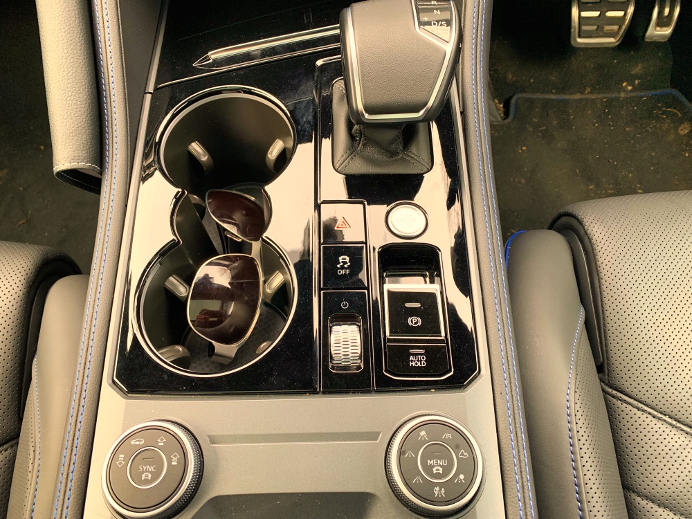 VW Touareg R eHybrid 4MOTION