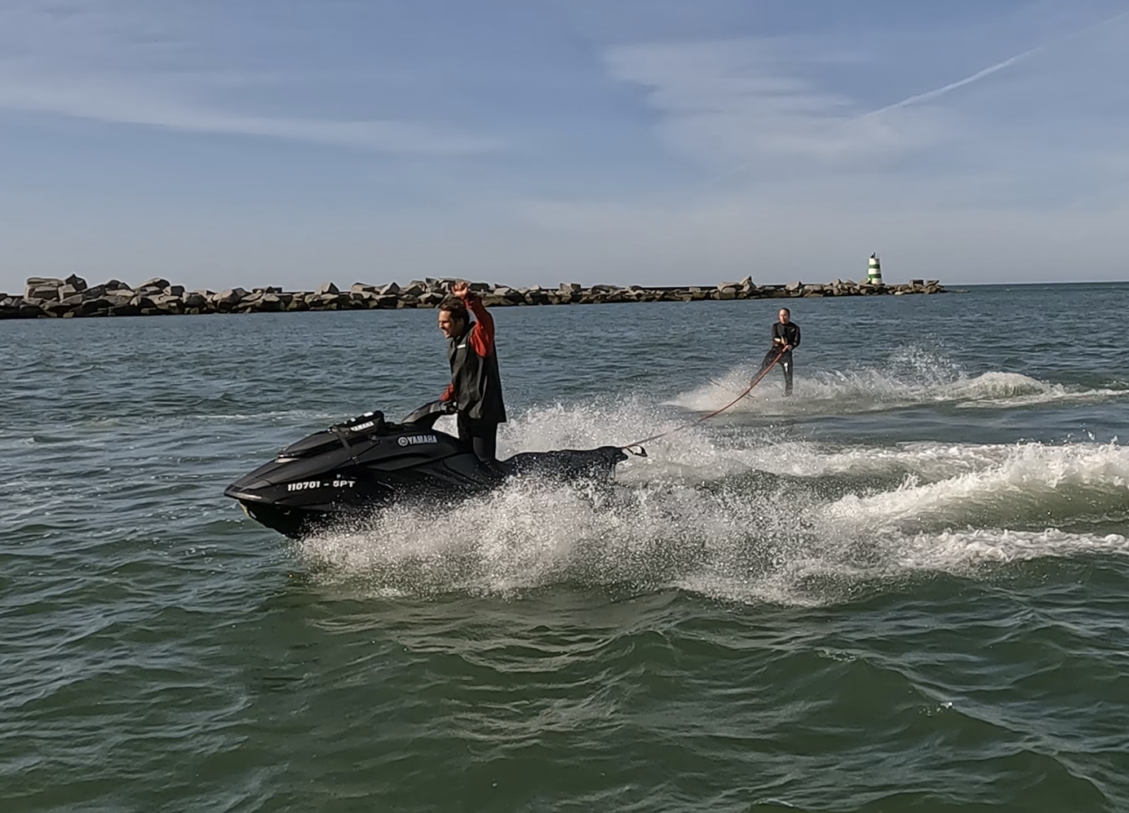 Yves de Contades waterskiing behind Nic Von Ruff