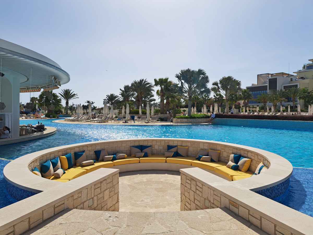 Pool Bar