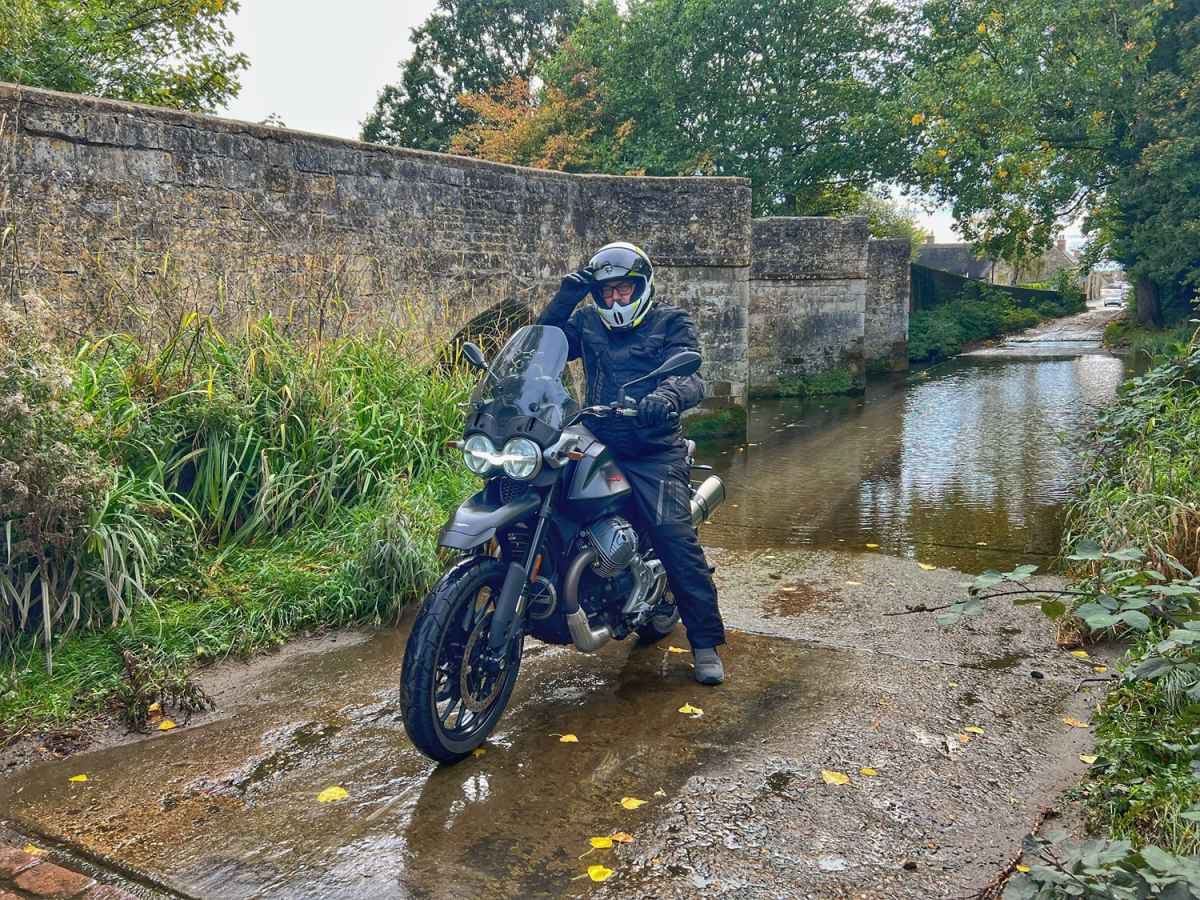 Moto Guzzi V85 Strada