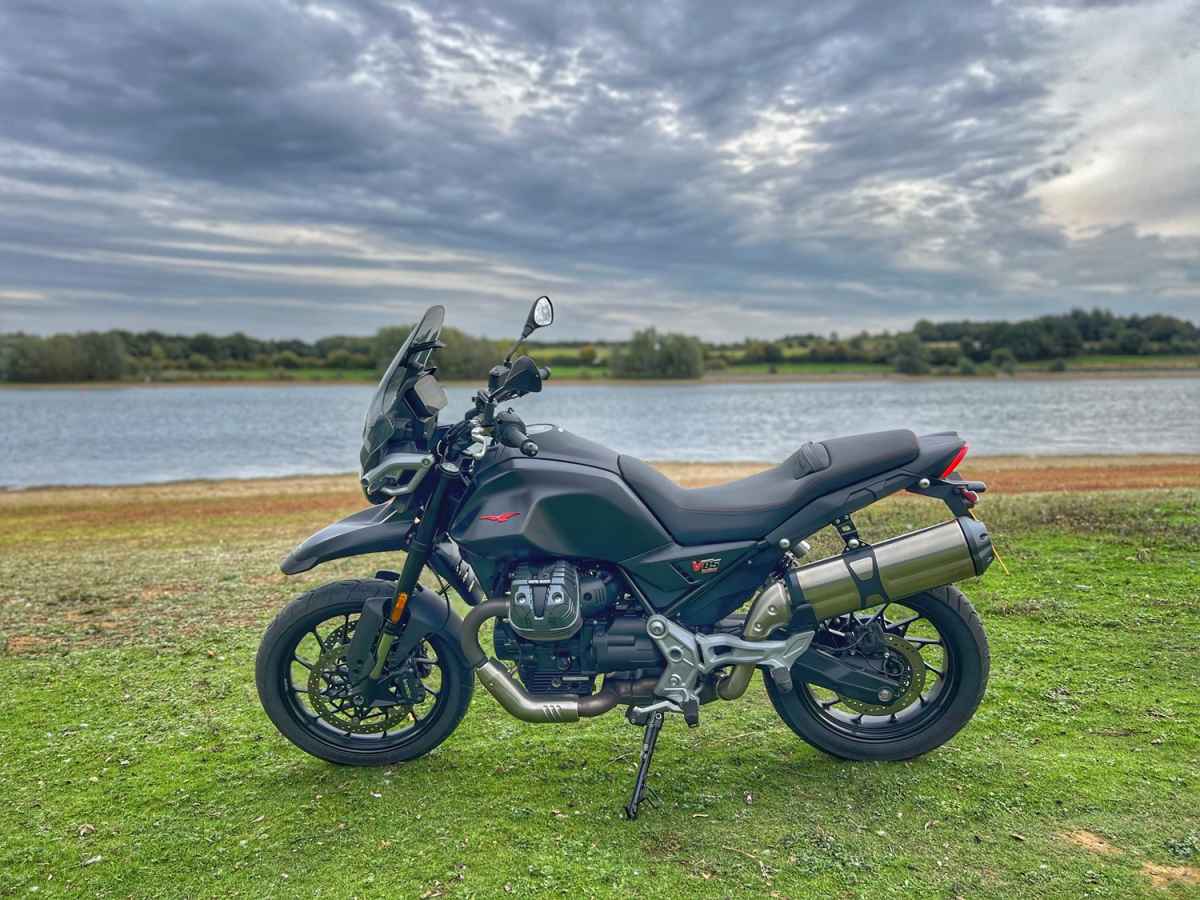 Moto Guzzi V85 Strada