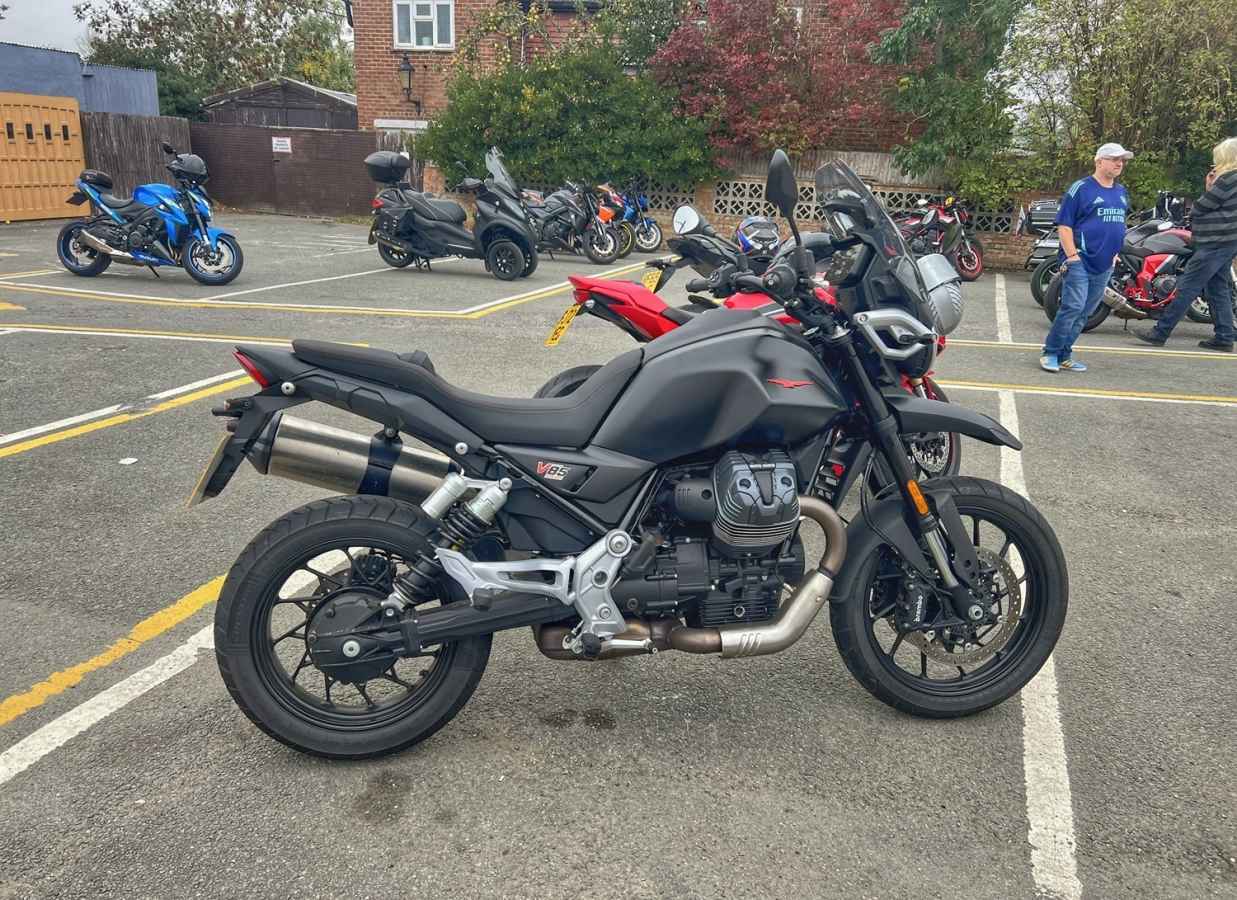 Moto Guzzi V85 Strada