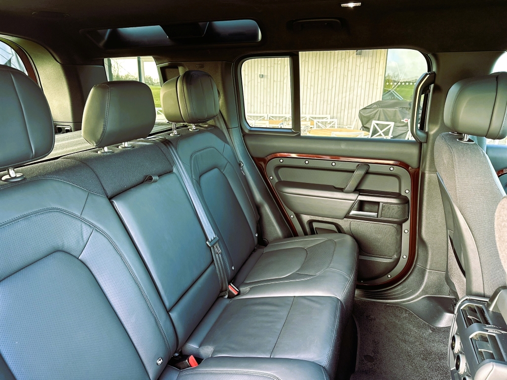 Land Rover Defender 110 D350 Sedona Edition