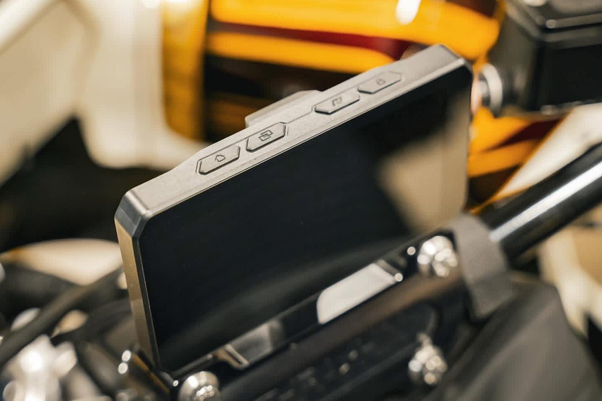 CHIGEE AIO 6 LTE Smart Riding Display