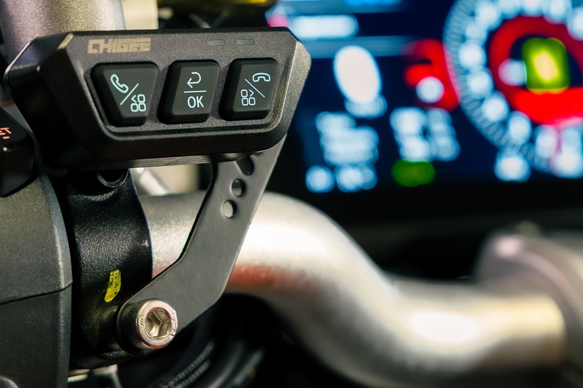 CHIGEE AIO 6 LTE Smart Riding Display