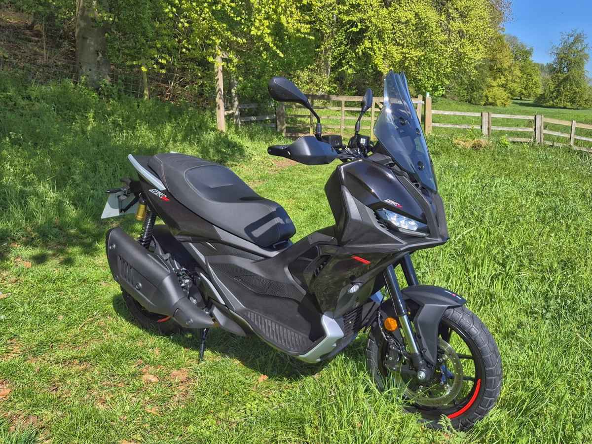 Aprilia SR GT 400
