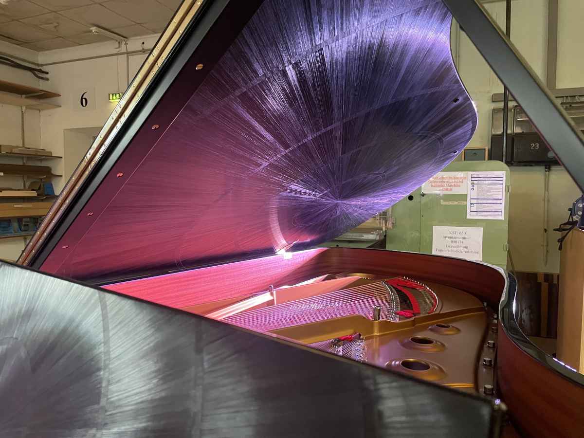STEINWAY PIANO - CONCENTRIC WAVES