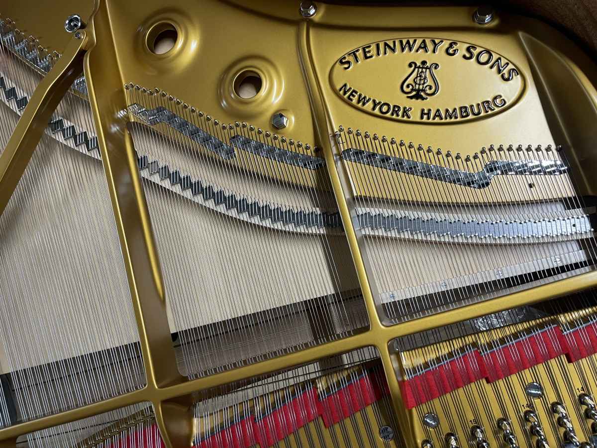 STEINWAY PIANO