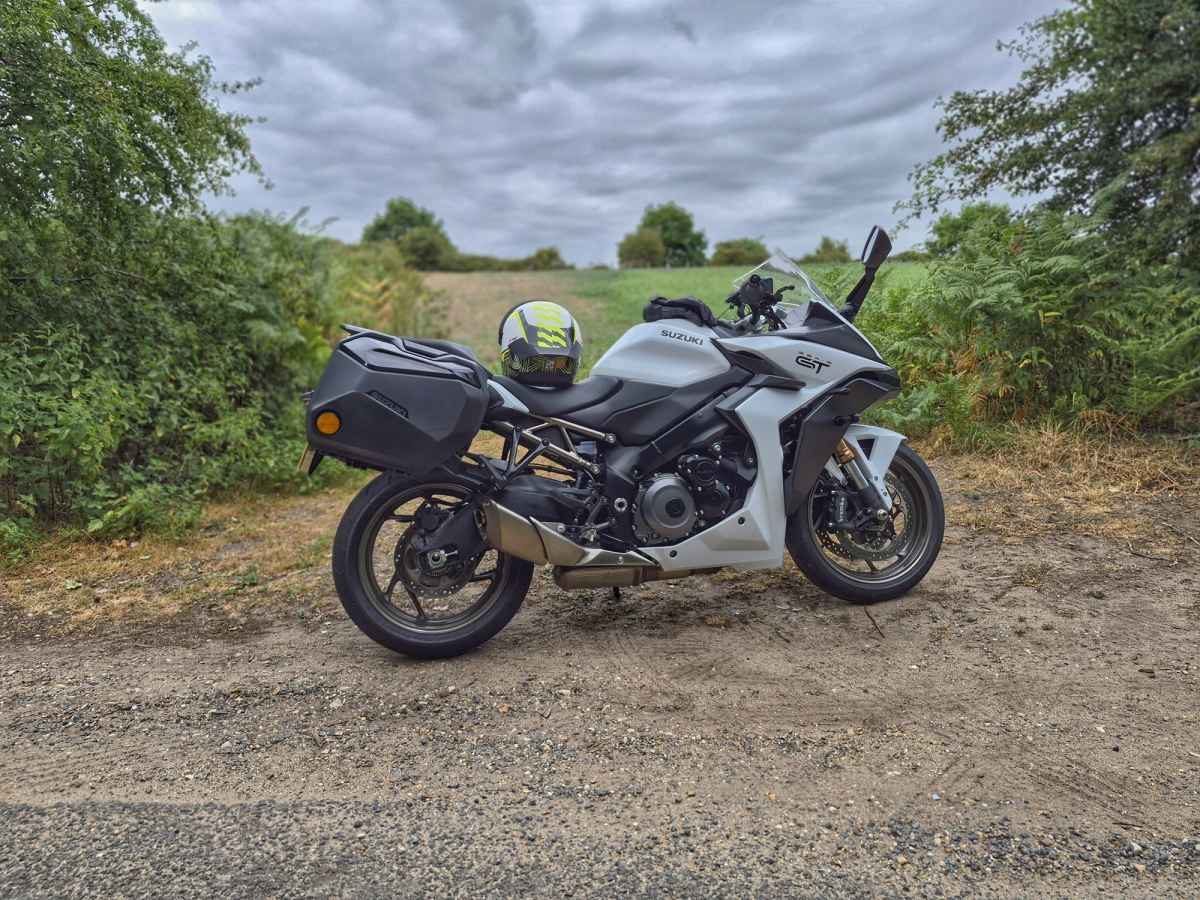Suzuki-GSX-S1000GT