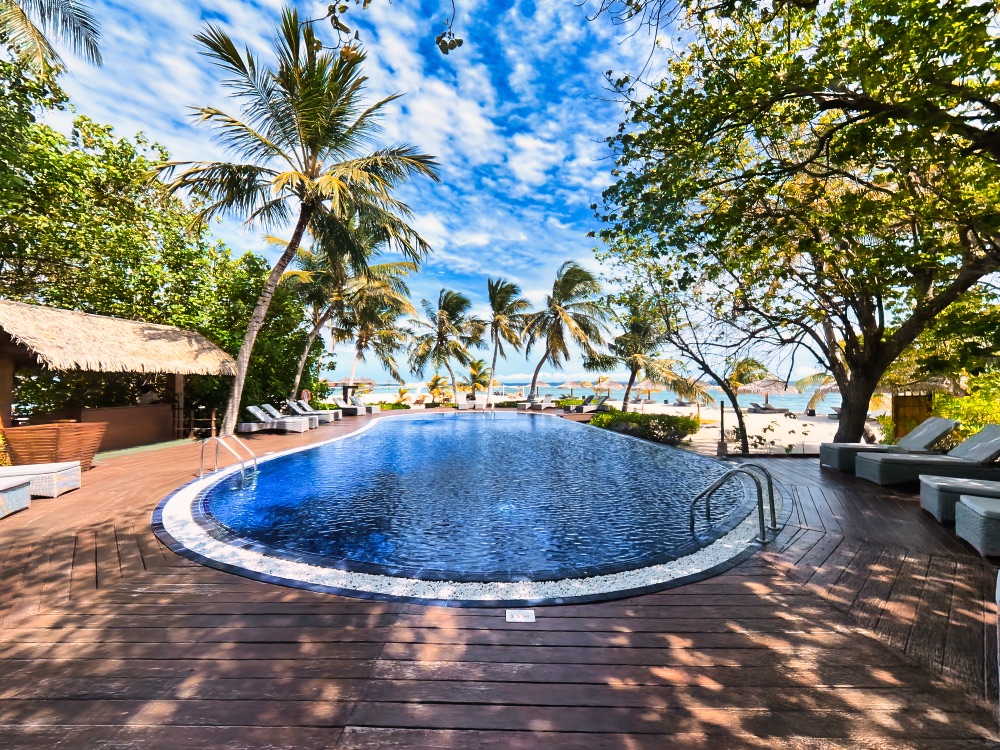 Adaaran Select Meedhupparu Maldives Pool