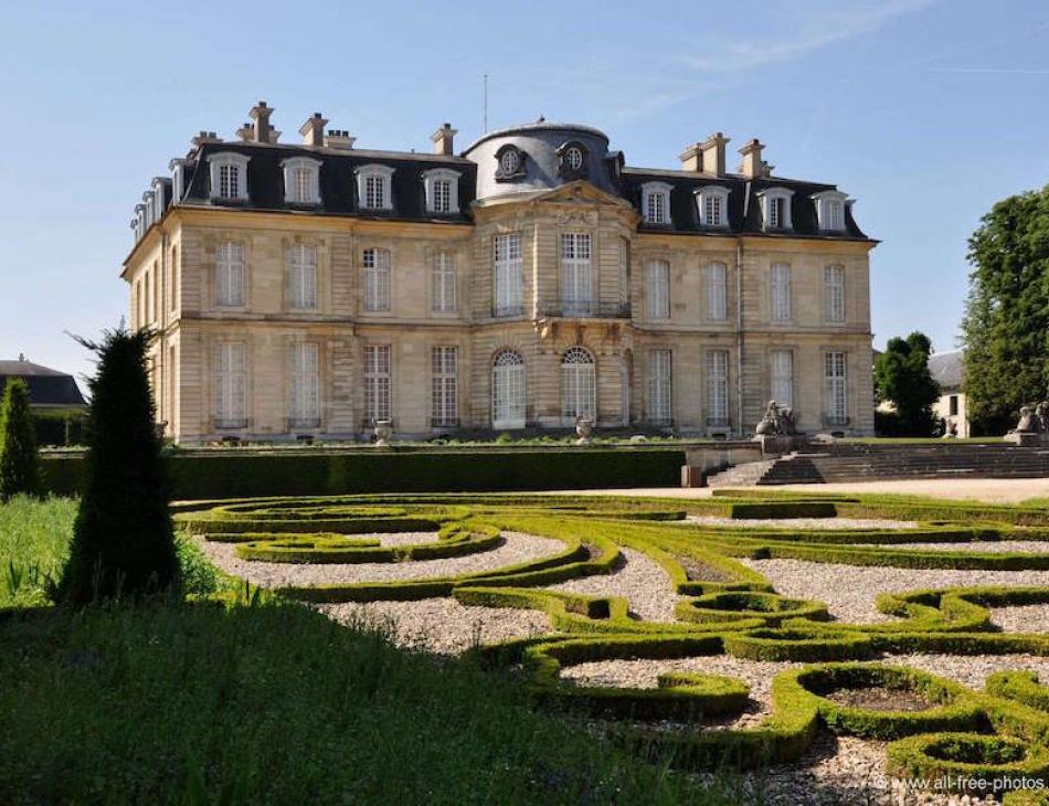 Château Champs-sur-Marne Paris Offers Three Centuries Of History