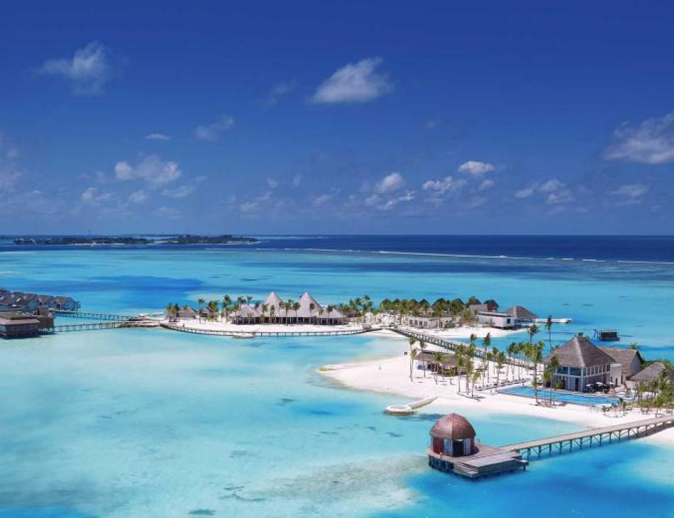 Atmosphere Resorts Open Gin Is In Bar At Ozen Maldives