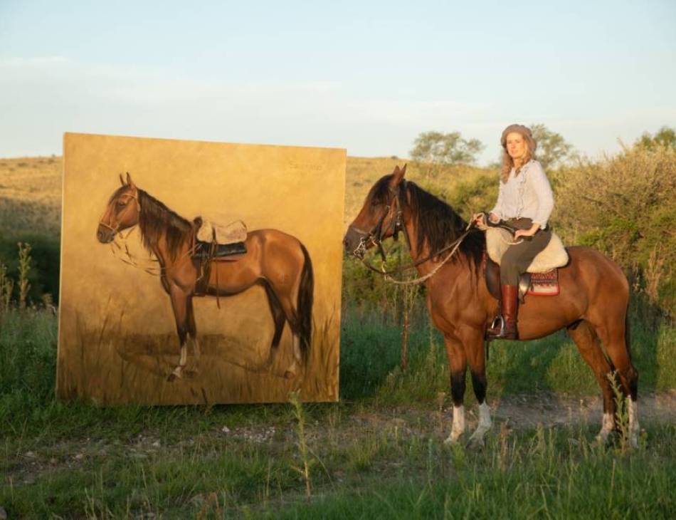 Soberano and the finished portrait, Estancia Los Potreros, 2022