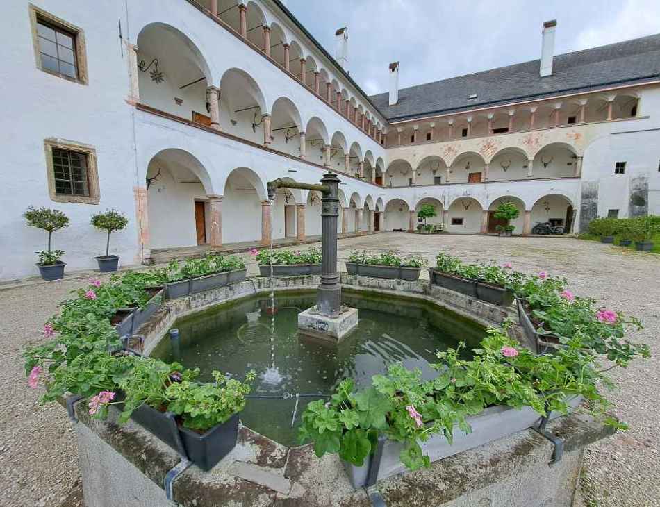 Parz Country Castle