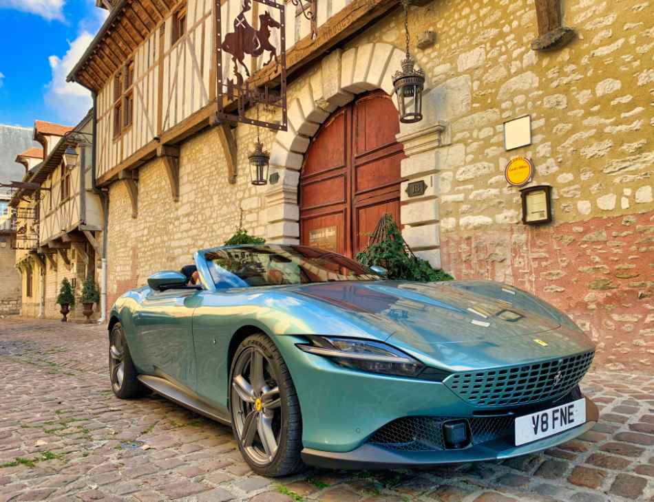 Ferrari Roma Spider: La Maison de Rhodes & Le Champ des Oiseaux
