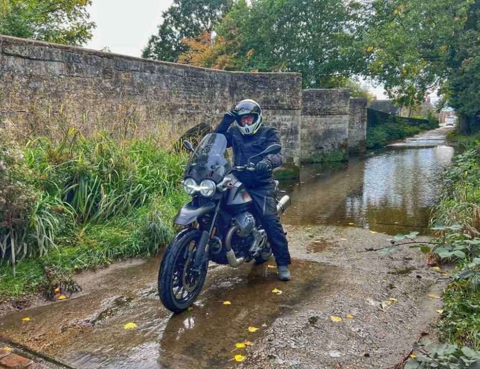 Moto Guzzi V85 Strada