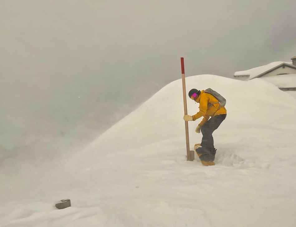 Snowbarder Jumps Off Mont Blanc Courmayeur 2026