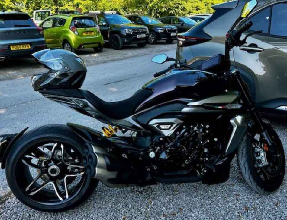 V4 X Diavel