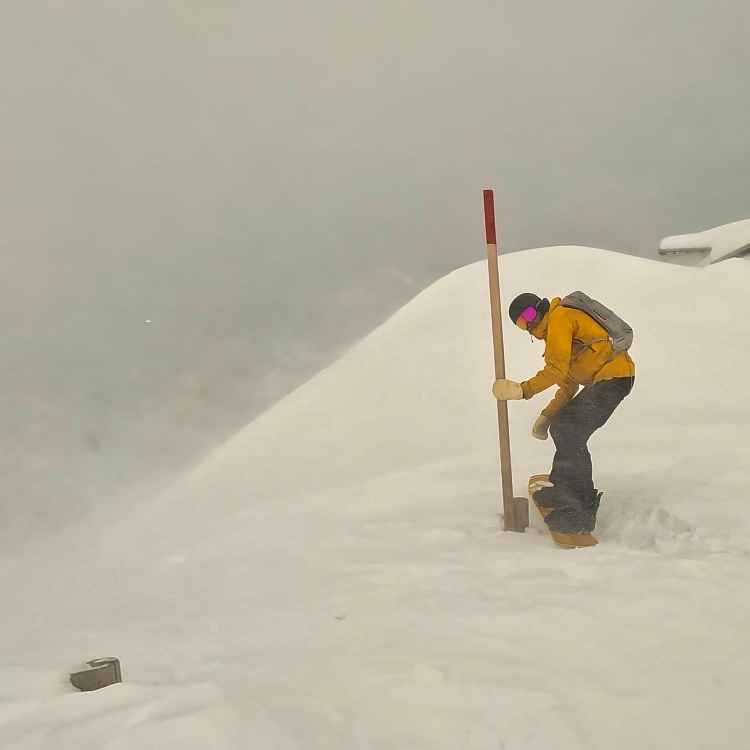 Snowbarder Jumps Off Mont Blanc Courmayeur 2026